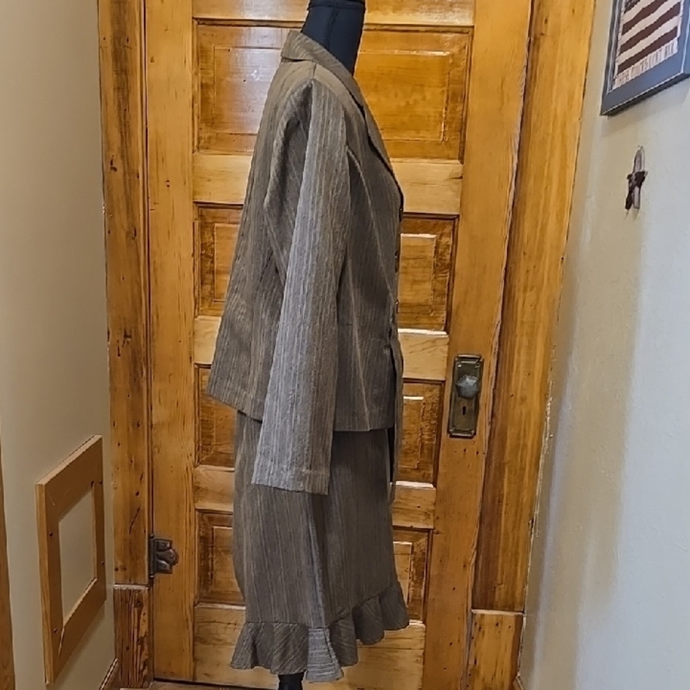 Sweet Woman Suit Brown Pinstripe Skirt Suit 14W - Picture 4 of 5